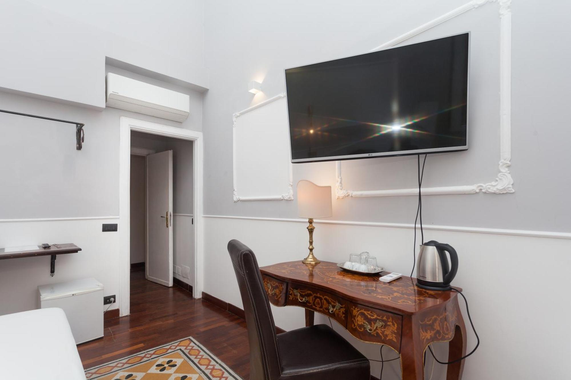 Palazzo Del Duca Piazza Navona Guest House Rome Exterior photo